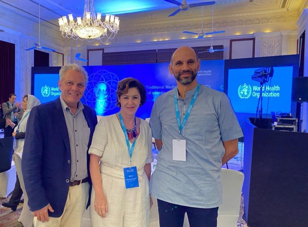 Director João Paulo Souza and Verônica Abdala, from BIREME/PAHO/WHO, with Dr. Ricardo Ghelman, Vice-President of CABSIN – Brazilian Academic Consortium for Integrative Health, during the WHO Global Technical Meeting on Traditional Medicine.