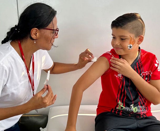 Hasta el último niño: Costa Rica refuerza la vacunación contra el sarampión, la rubéola y las paperas