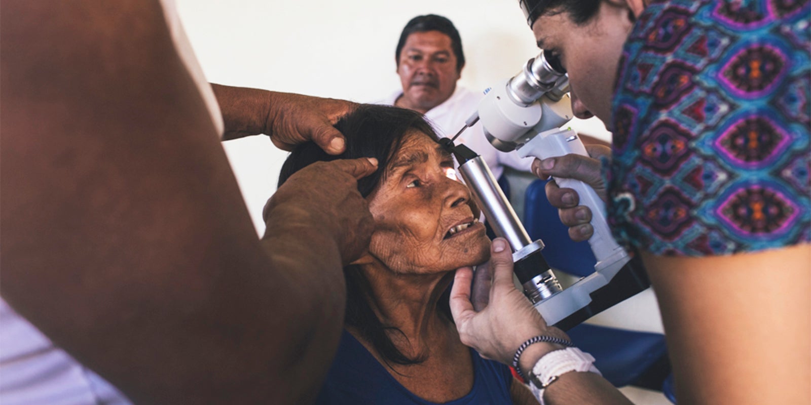 prevención tracoma mujer
