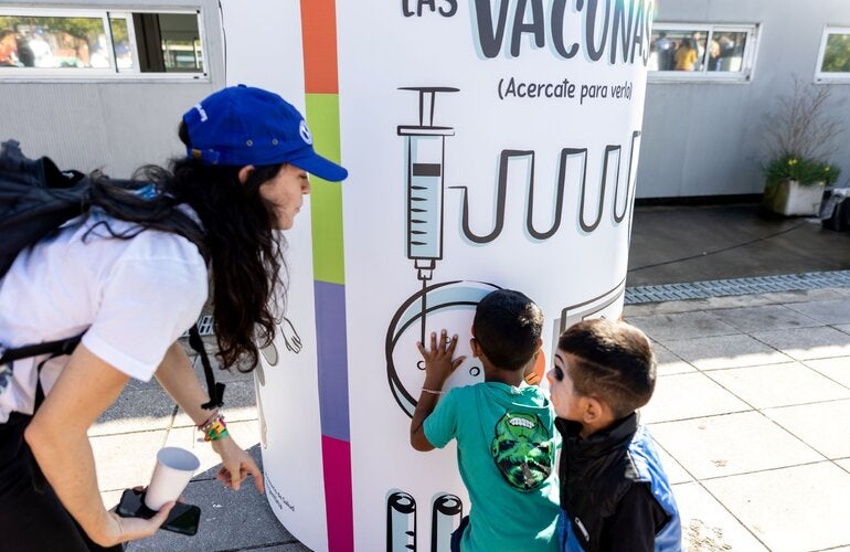 Juego interactivo para aprender cómo se hacen las vacunas