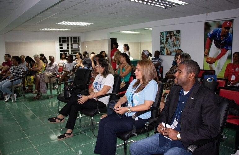 Participantes en taller sobre proyecto Familias en Movimiento