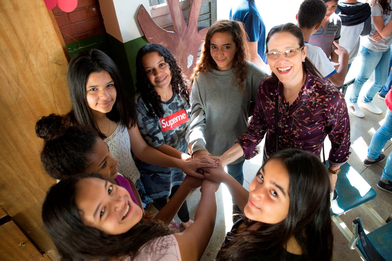""Marislei Brasileiro, talks with a group of teenagers about HPV vaccination and cervical cancer prevention.""