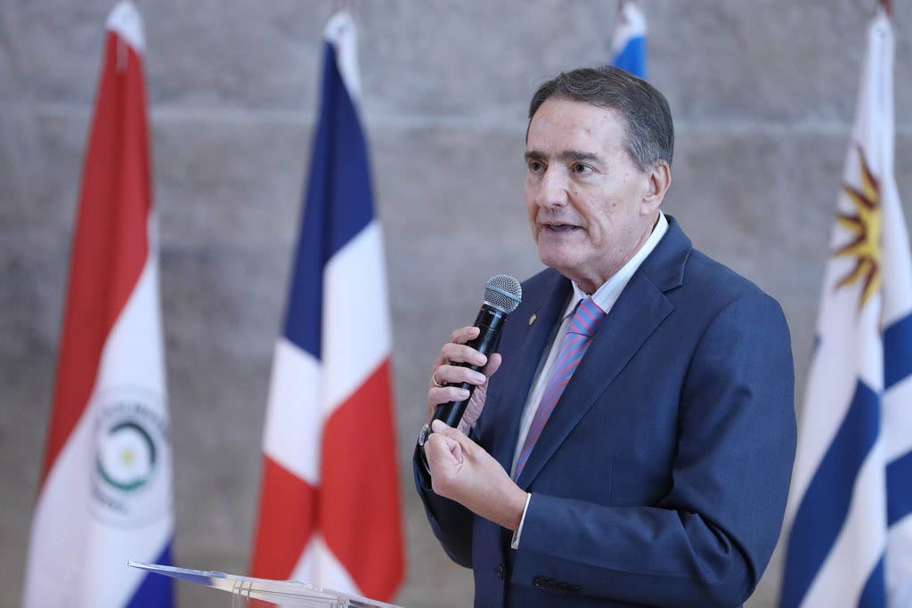 Le Directeur de l’OPS, Jarbas Barbosa prend la parole lors d’une rencontre.