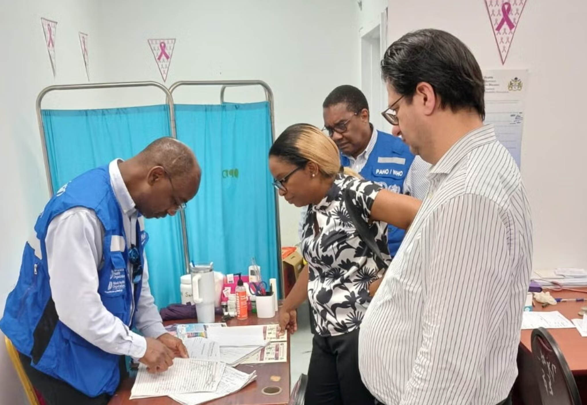 Le Dr Anselm Hennis, directeur du Département maladies non transmissibles et santé mentale de l'OPS/OMS, en visite au Guyana.