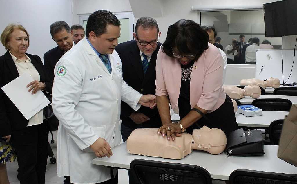 Carissa F. Etienne visitó hoy COSMOS