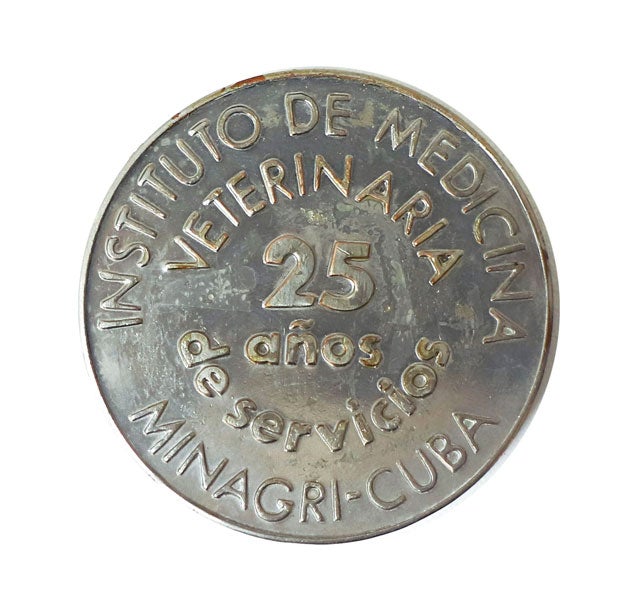Medalla Juan Pedro Carbó Serviá concedida por el Instituto de Medicina Veterinaria – MINAGRI-Cuba, em conmemoración a los 25 años de PANAFTOSA