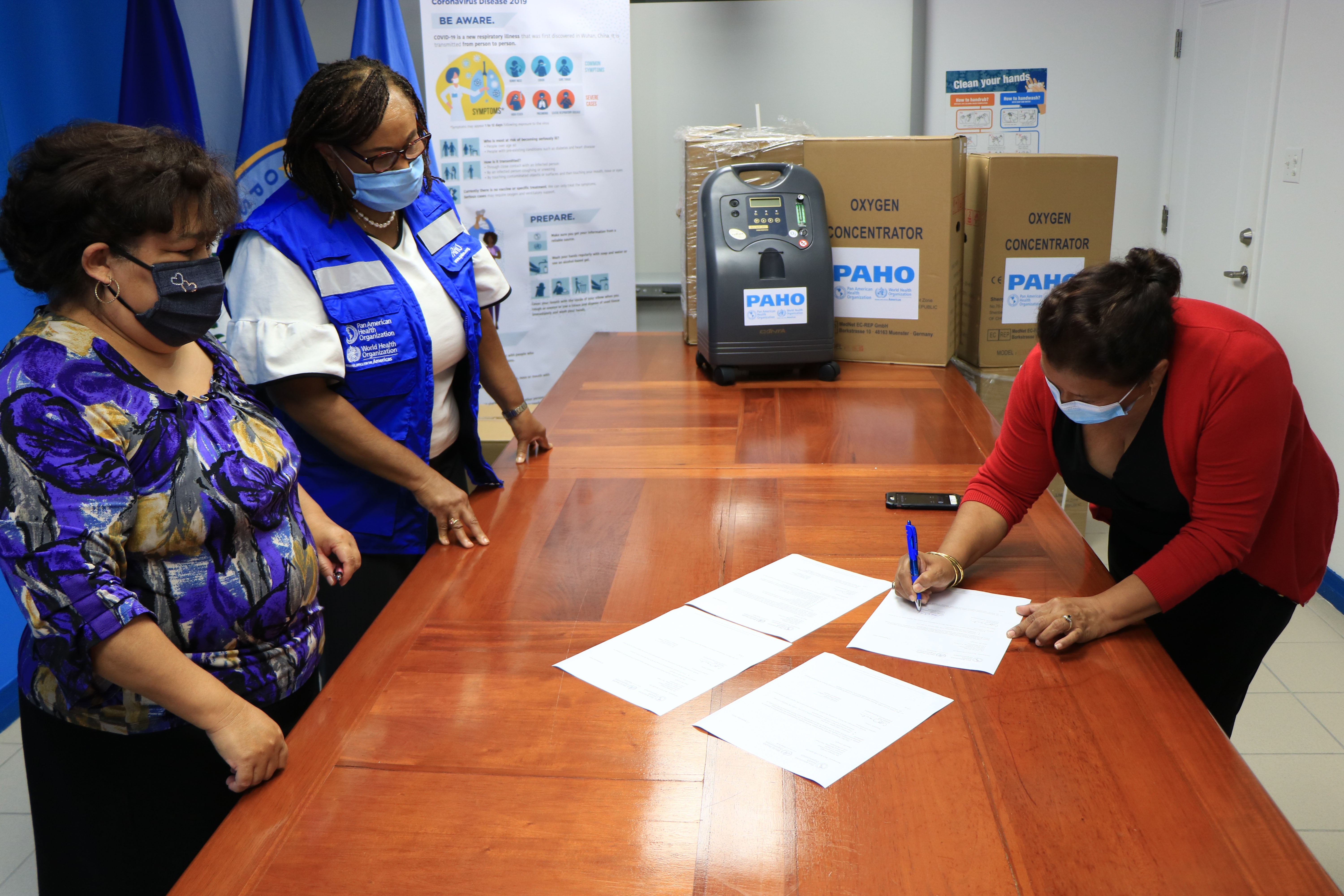PAHO handing over oxygen concentrators