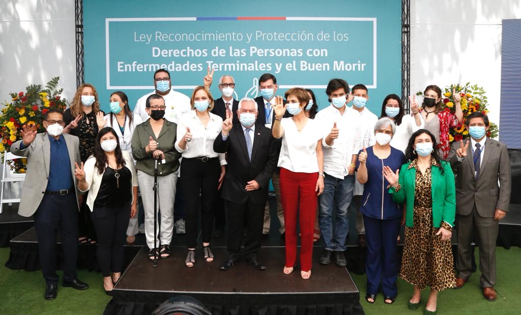 El Ministro de Salud, Dr. Enrique Paris encabezó la ceremonia de Reconocimiento y Protección de los Derechos de las Personas con Enfermedades Terminales y el Buen Morir, Ley 21.375, que fue promulgada por el Presidente de la República de Chile, Sebastián Piñera.