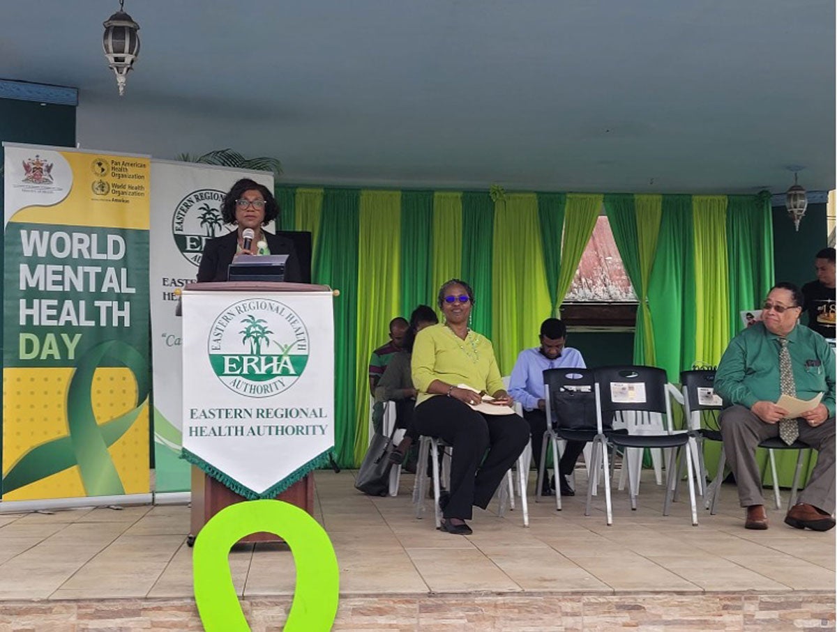 PAHO/WHO Trinidad and Tobago Country Office joined with the Ministry of Health and the Eastern Regional Health Authority to commemorate the annual mental health awareness campaign, Paint De Town Green, at the Rio Claro/Mayaro Regional Corporation Car park