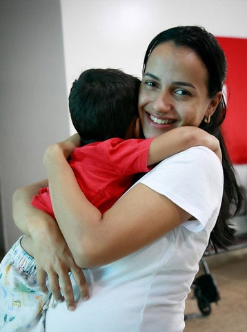 Jennifer recibiendo atención