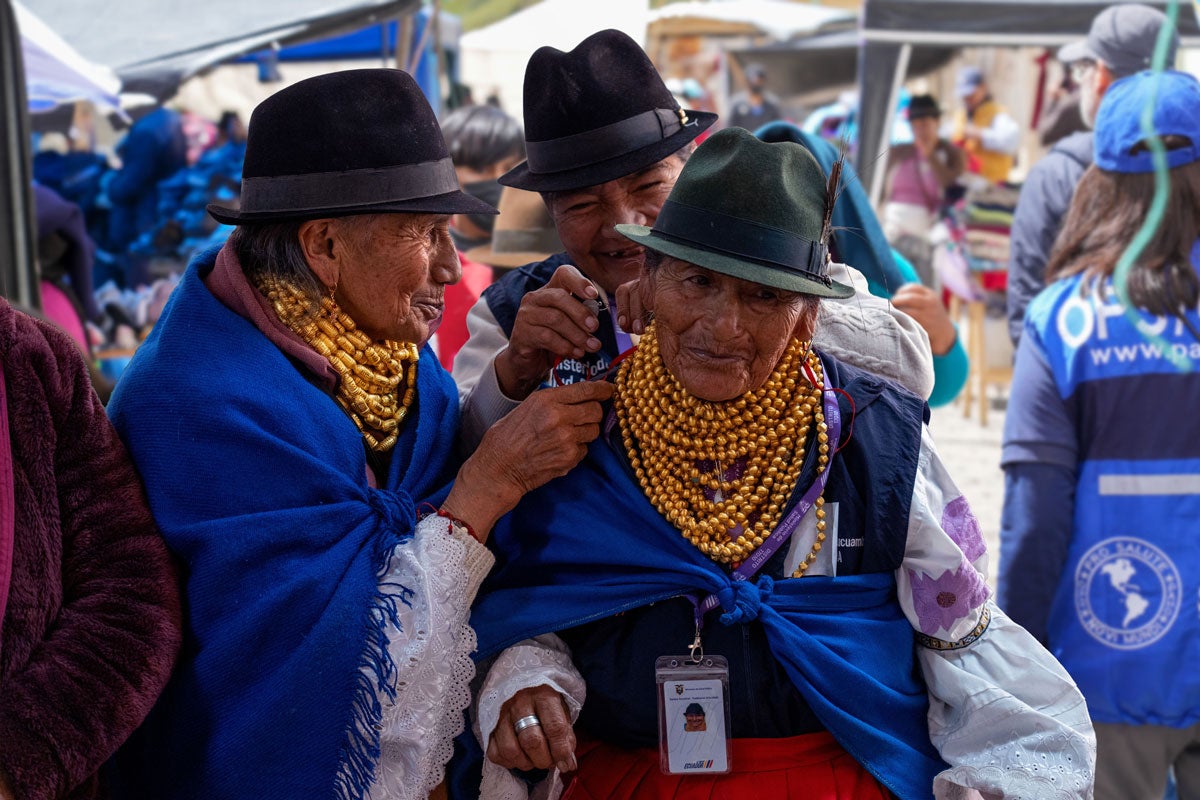 tres personas en Ecuador