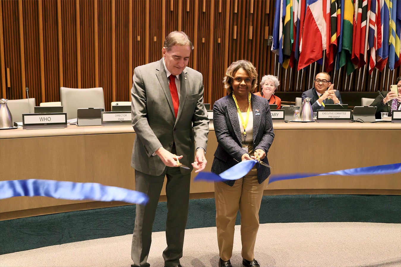 Dr. Jarbas Barbosa, Director of PAHO/WHO, and the President of the 60th Directing Council of PAHO and Vice Minister of Health of Panama, Ivette Berrío, cut the ribbon to inaugurate the PAHO building after an extensive renovation.