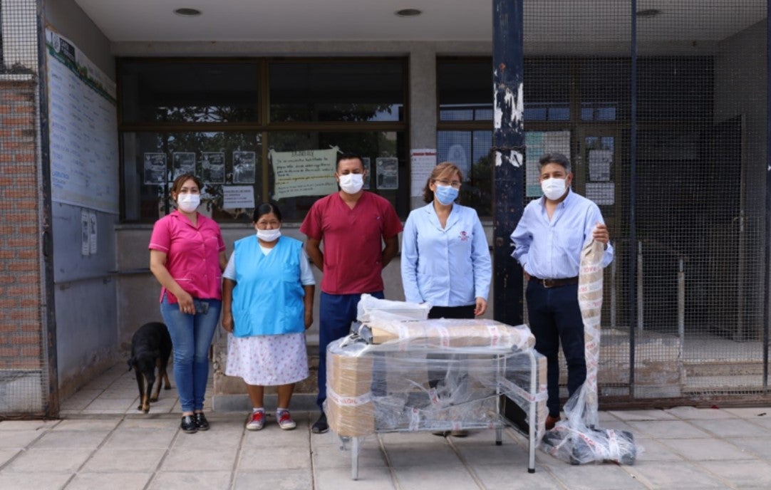 Personal de salud recibiendo insumospara la atención de salud sexual y reproductiva