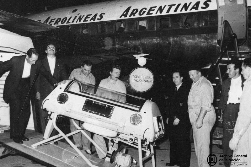 Desde Roma, en avión el país trajo pulmotores en el año 1956