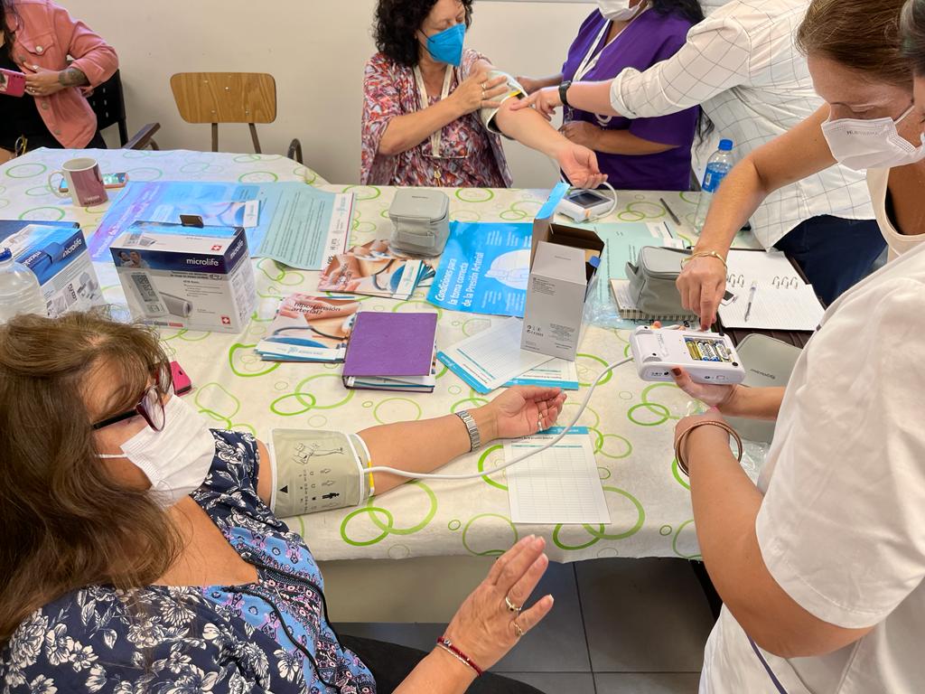 Imagen de un encuentro de sensibilización y capacitación en centros de atención primaria de la salud 