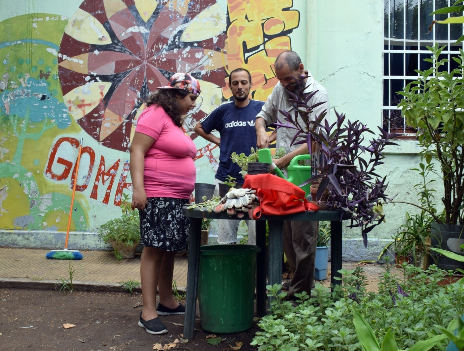 Tanto el Centro Cultural El Gomecito como La Posta Norte ofrecen un taller de huerta y jardinería a los usuarios y vecinos.