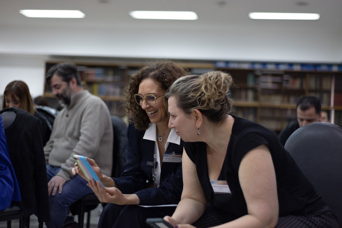 Cecilia Hernández interacting with students