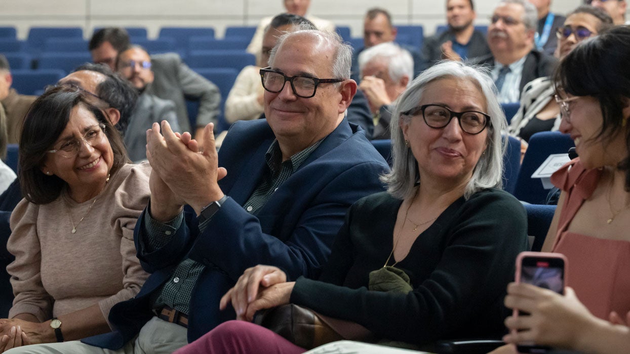 Homenejados en primera fila