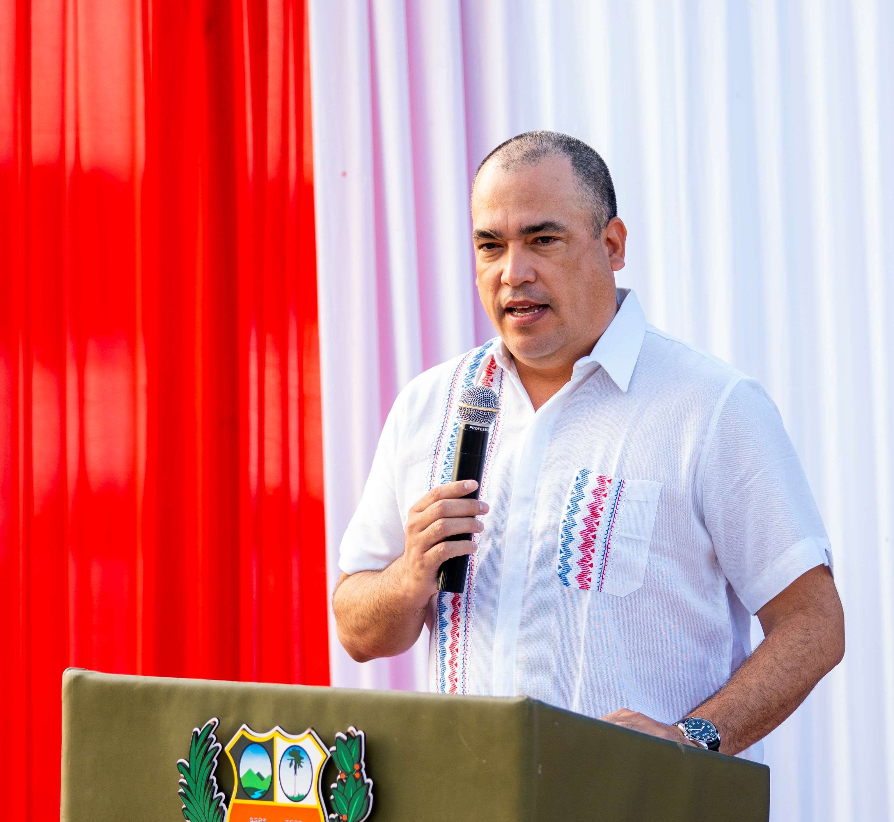 lancha médicamente equipada que fue entregada oficialmente en el puerto de Fuerte Olimpo