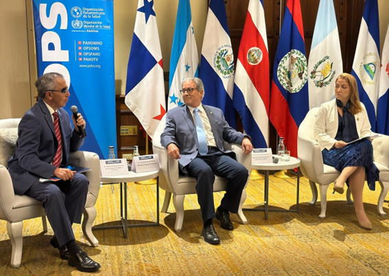 Representante de OPS en panel de discusión