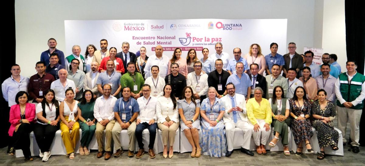 Foto grupal de las personas participantes del Encuentro Nacional de Salud Mental “Por la Paz y Contra las Adicciones”