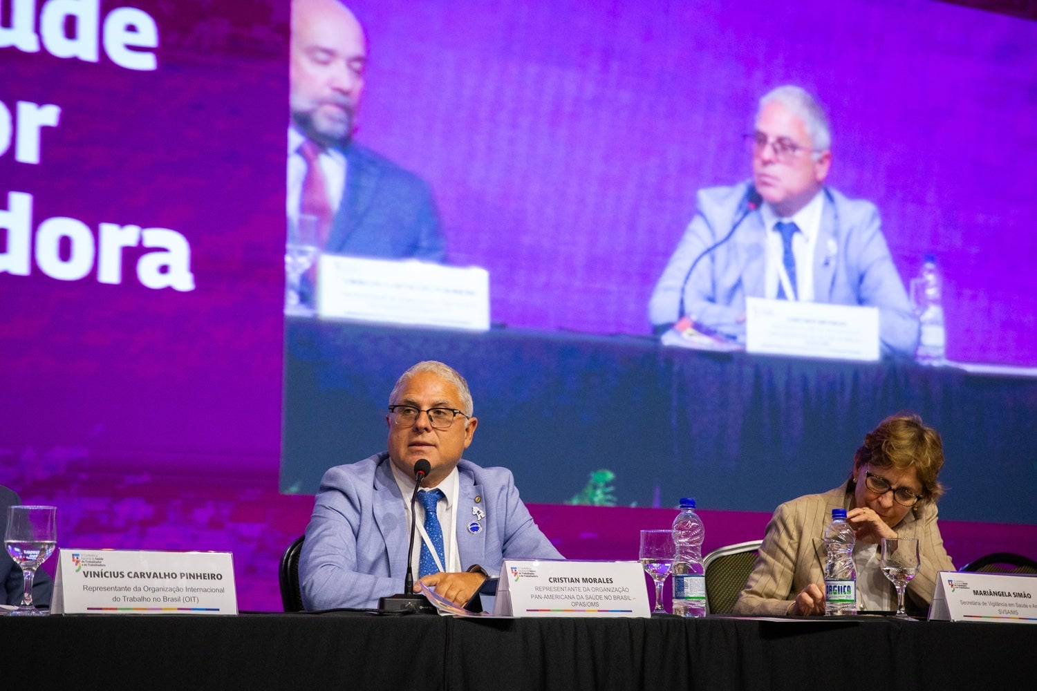 Cristian Morales, representante da OPAS e da OMS no Brasil, fala ao público da conferência