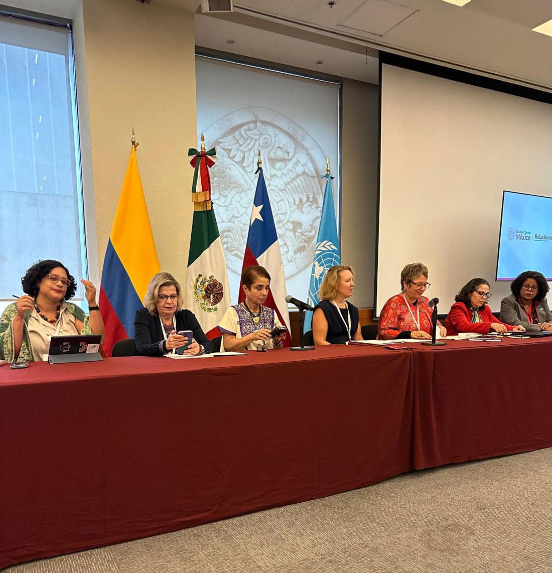 Mujeres participamtes del panel