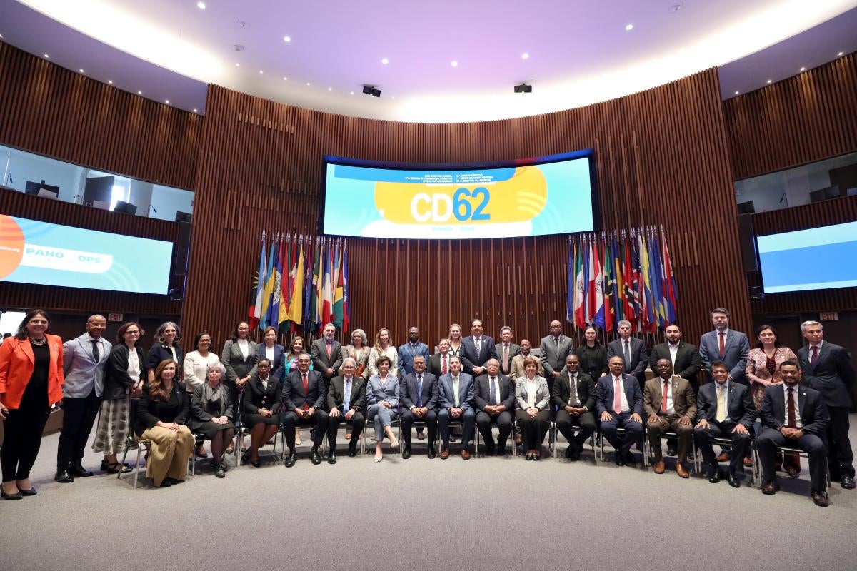 Foto grupal con autoridades de los Estados Miembros