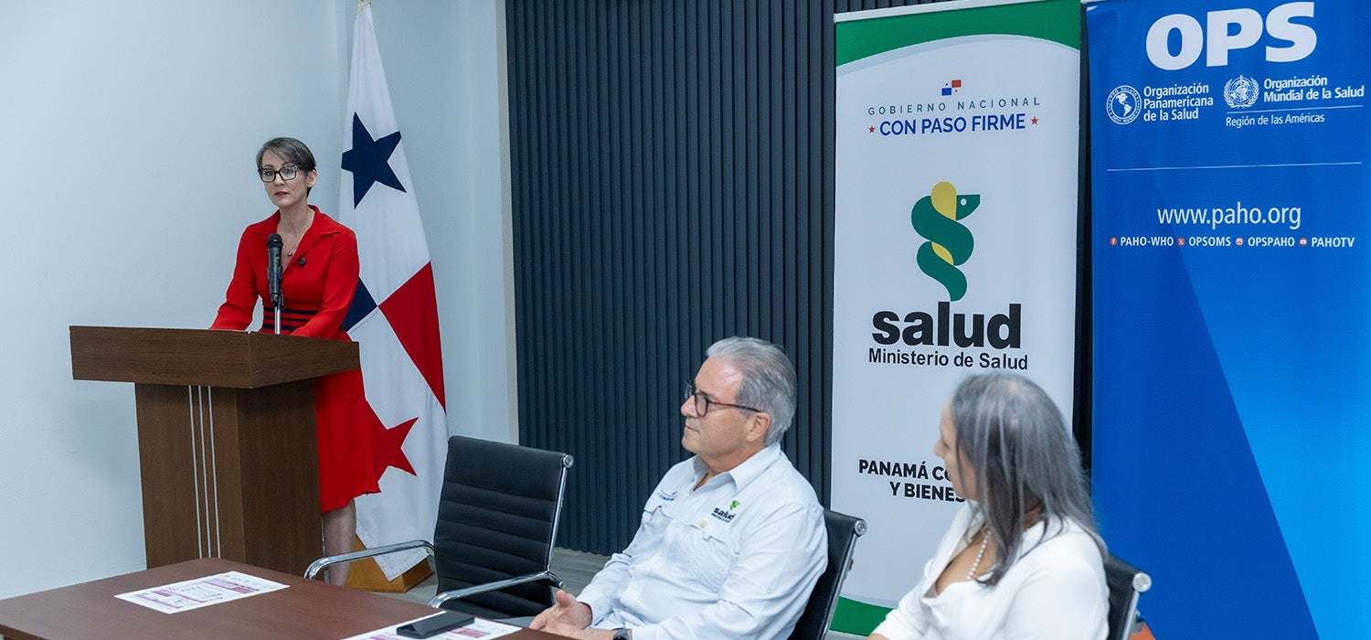 Fotografía de la Dra. Ana Rivière Cinnamond, representante de la OPS/OMS en Panamá, durante su intervención en el lanzamiento de la Vía Clínica de Hipertensión Arterial.