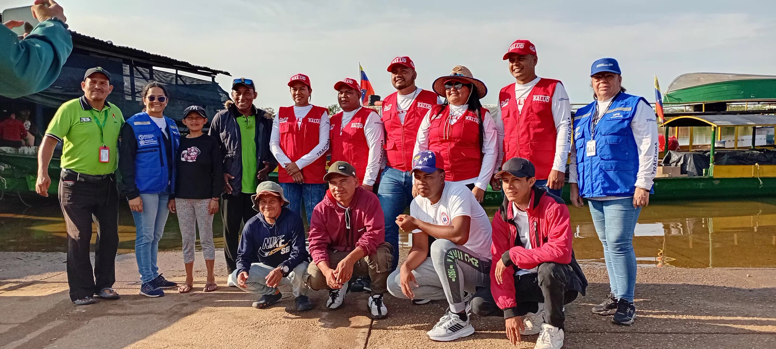 Grupo de trabajadores del MPPS antes de emprender misión de un mes para atender a comunidades indígenas de difícil acceso en el municipio Alto Orinoco del estado Amazonas