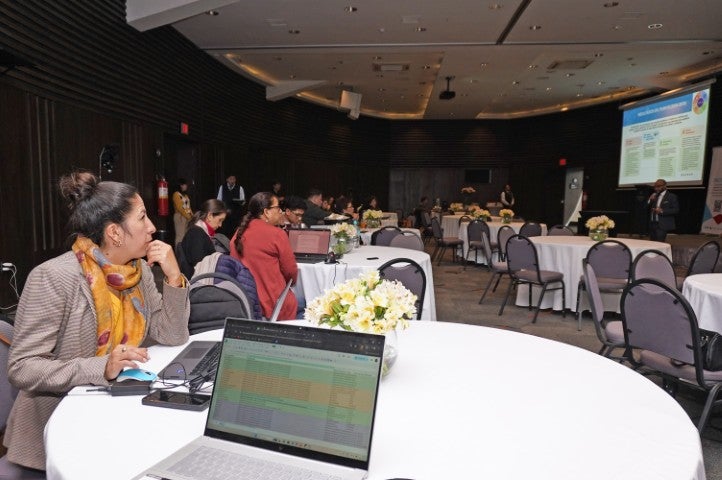 asistentes taller infodemia