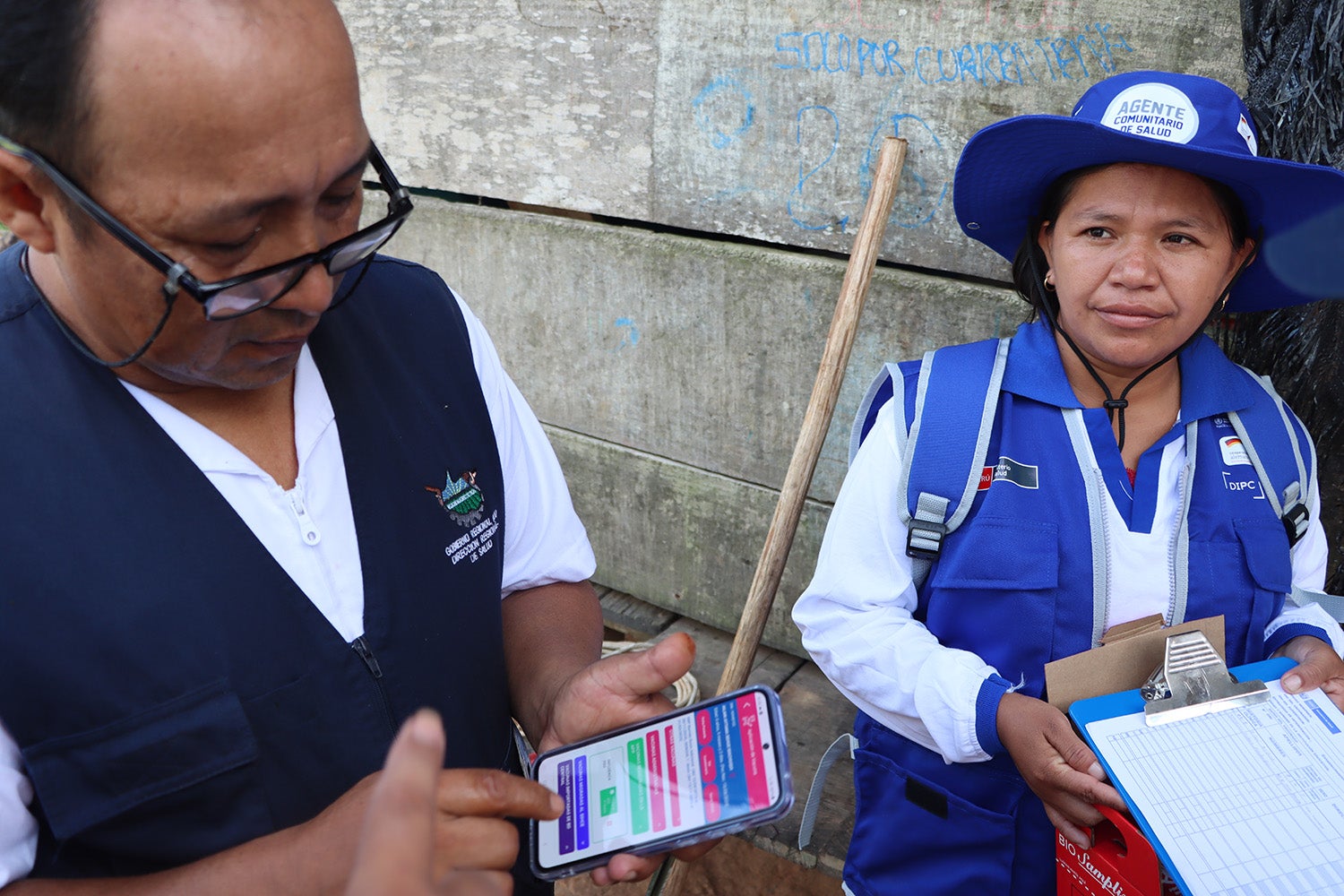DIRESA Madre de Dios || Personal de salud usa el aplicativo digital en Sonene, Madre de Dios