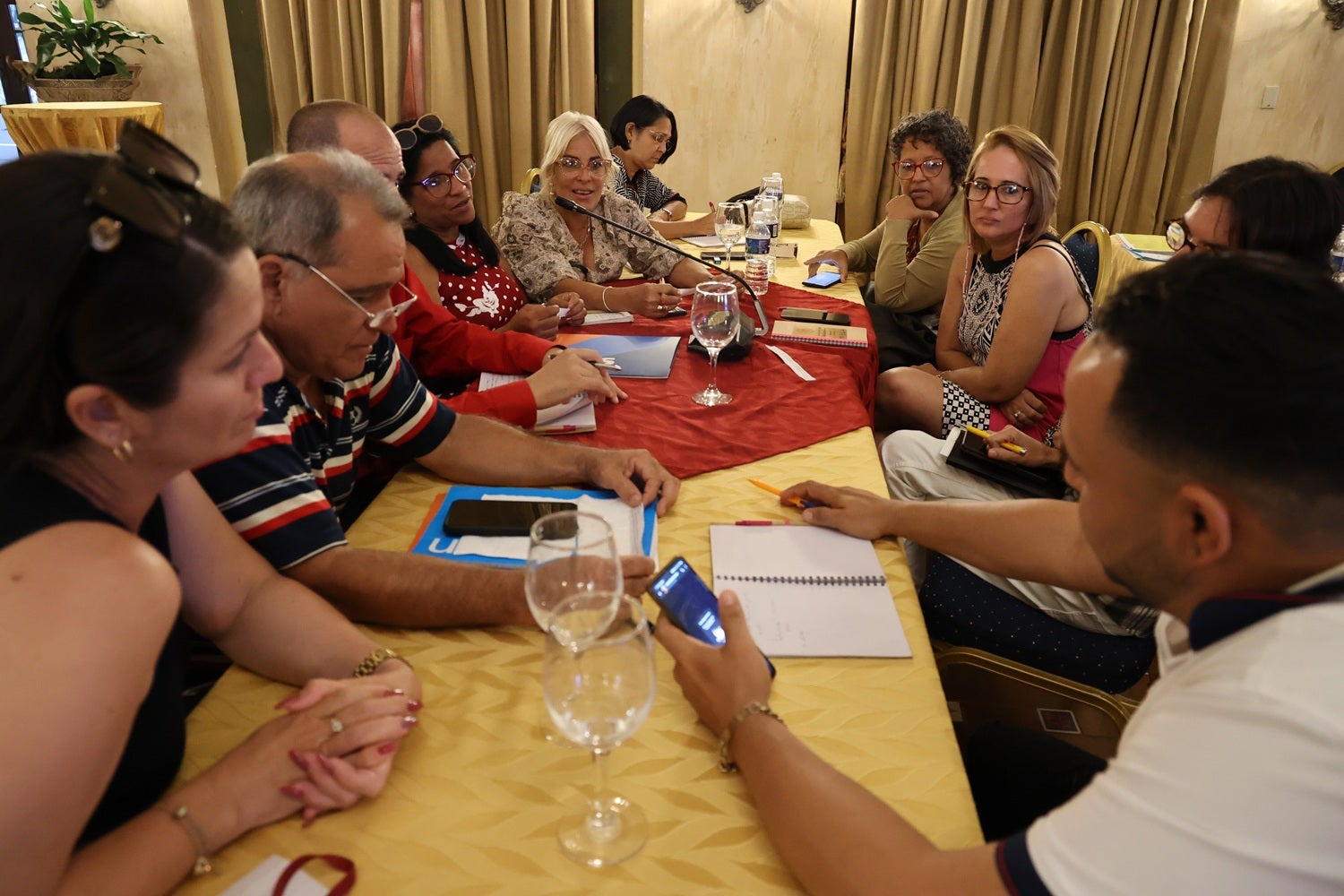 Trabajo grupal en taller sobre cesación de tabaquismo, La Habana