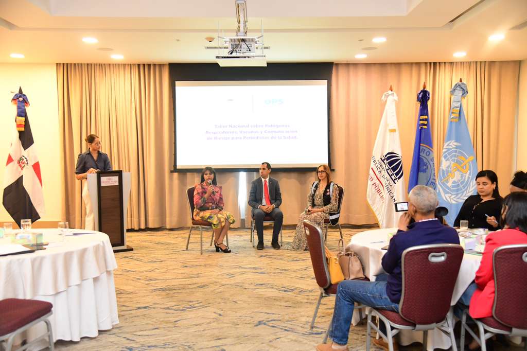 Panel de expertos durante el taller.