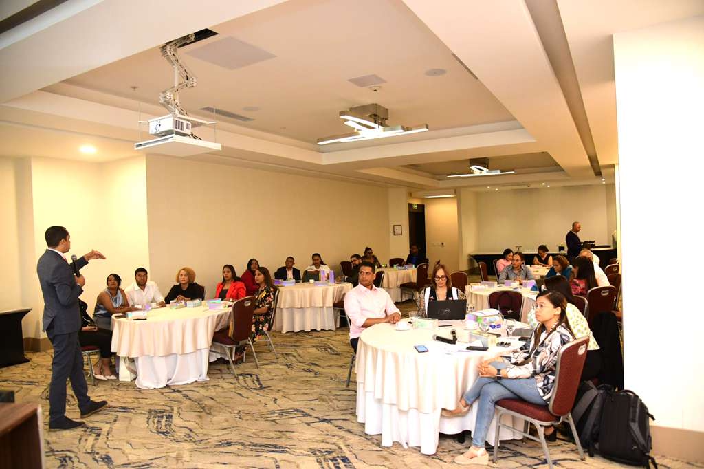 Durante participación de experto en vigilancia.