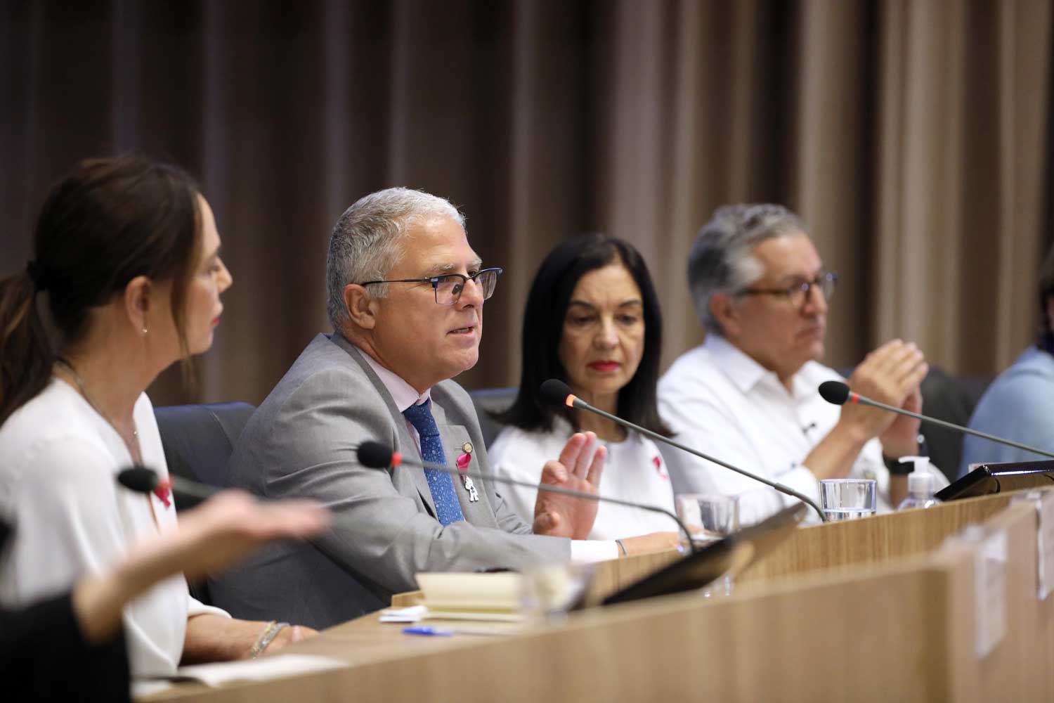 Cristian Morales fala na mesa de abertura do evento