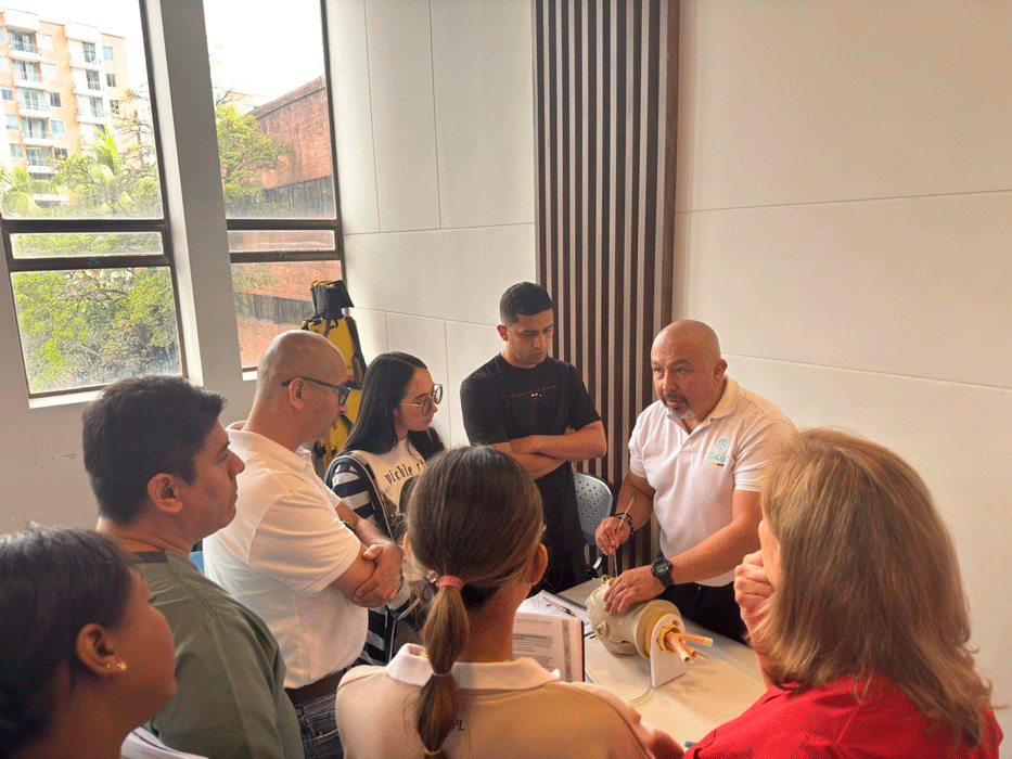 Personal en mesa redonda en participcion del taller