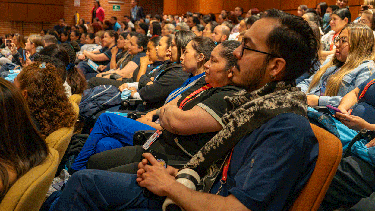 publico asistente al reconocimoento de vacunadores y vacunadoras