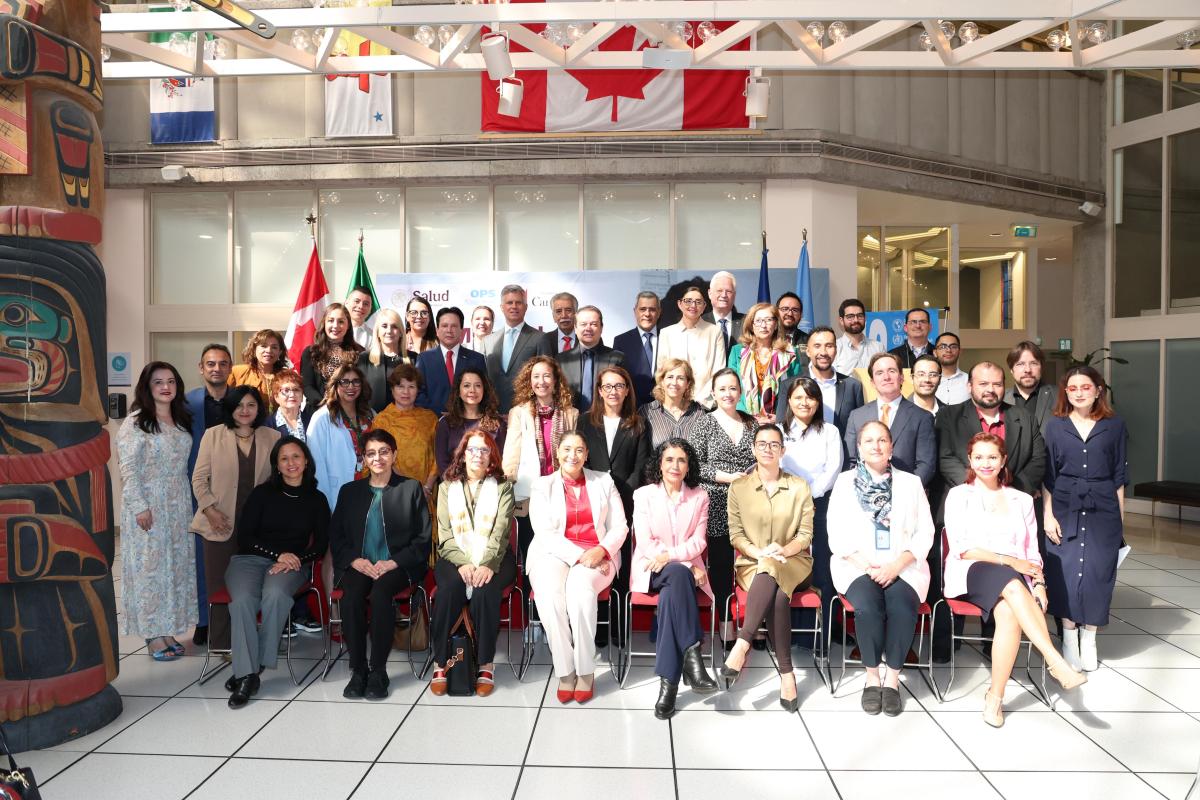 Foto grupal de participantes del evento conmemorativo por el Día Mundial Contra la Polio 2025