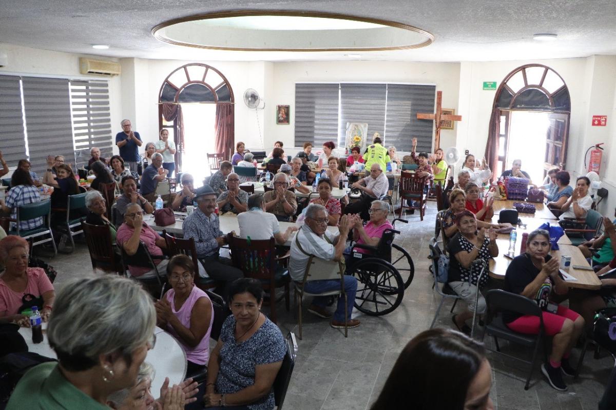 Personas participando en misión de la OPS sobre estrategia Diabfrail
