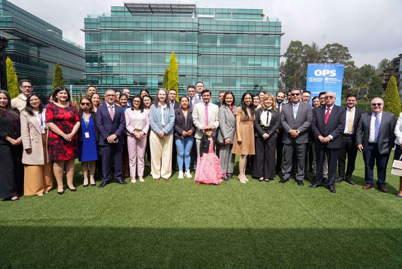 Equipos de salud de MSP, SOLCA, OPS/OMS y St. Jude Children´s Hospital junto a Ashley