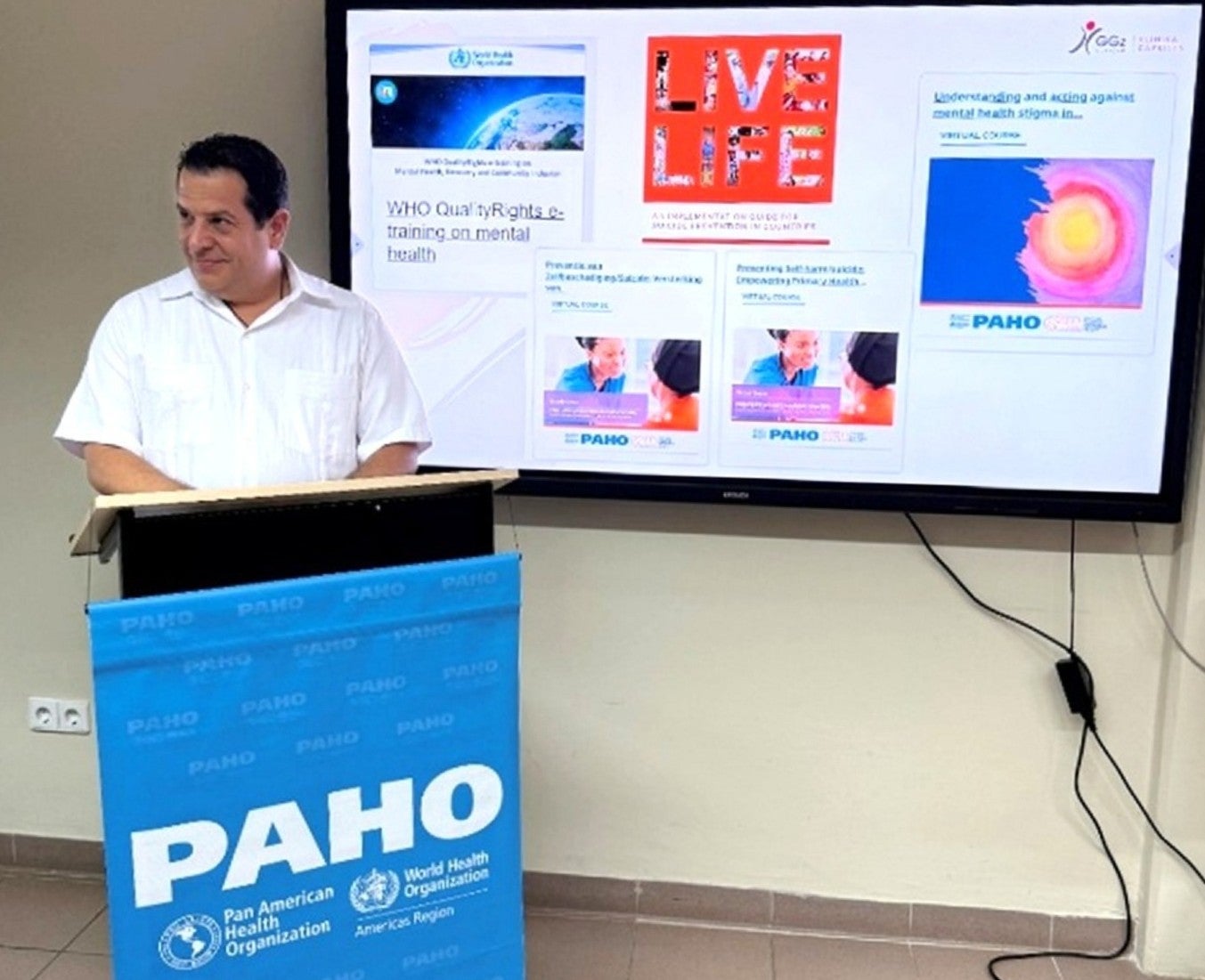 Dr Gabriel Rendon, Medical Director and Psychiatrist at the Klinika Capriles encouraged the participants to access mental health resources from the PAHO Virtual Campus of Public Health