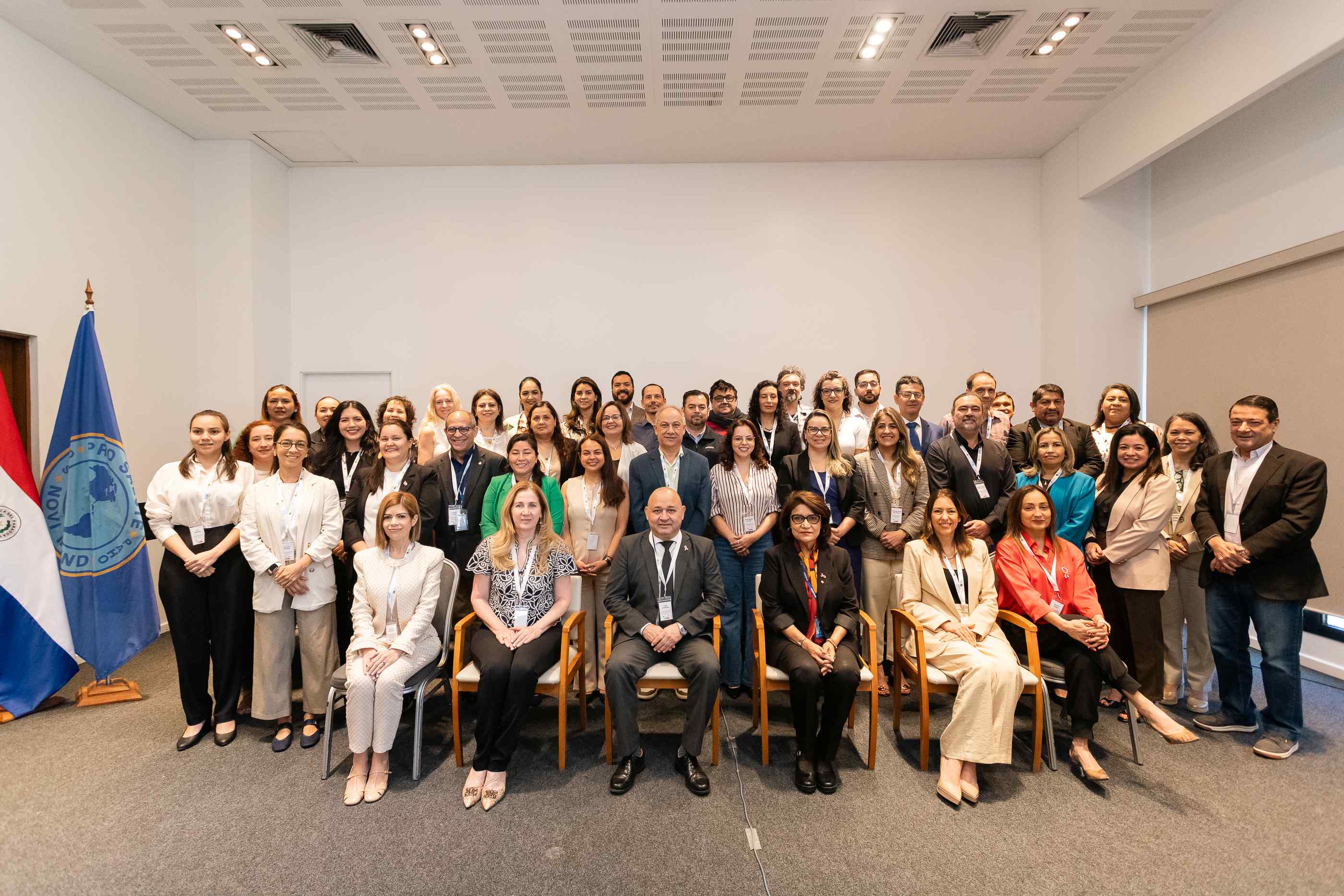 Participantes de un taller posando en foto de grupo