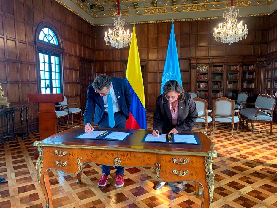 Vice Canciller y Dra. tambini en fima el Marco Programático de PaÍs 2025-2027