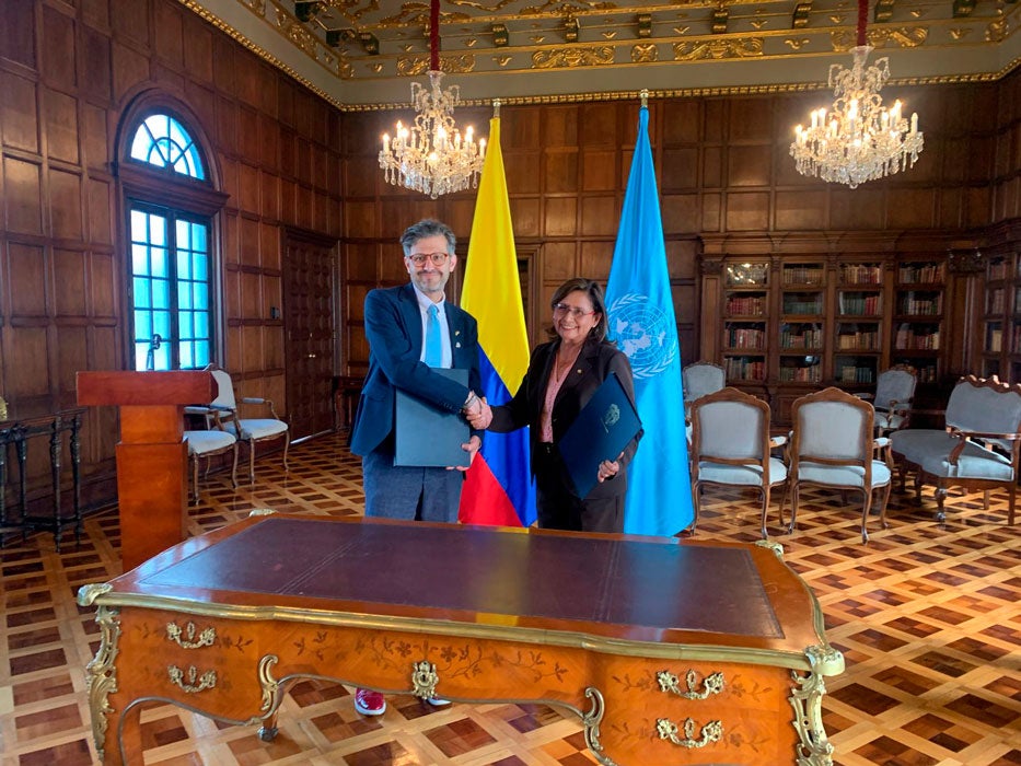 Vice Canciller y Dra. tambini en fima el Marco Programático de PaÍs 2025-2027 1