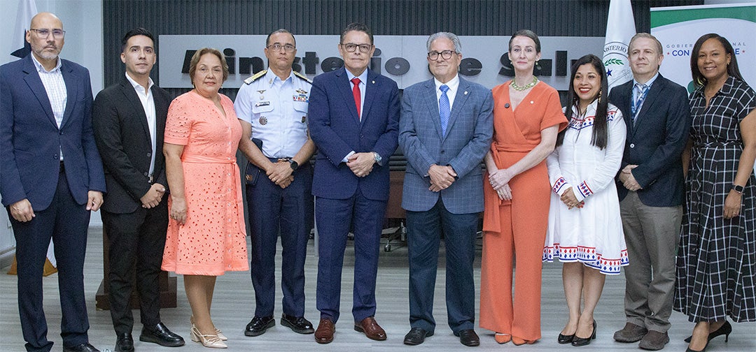 Group photograph of the participants and promoters of the project.