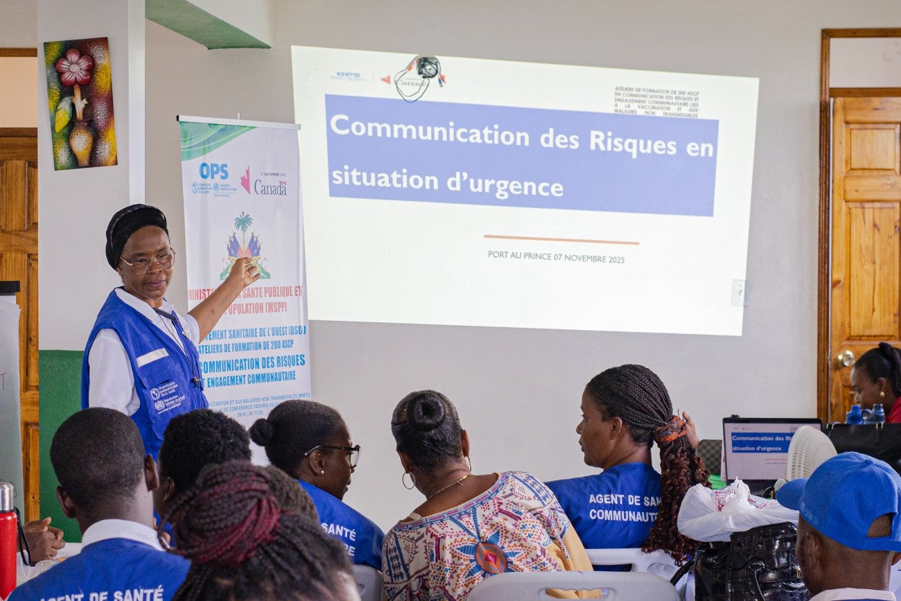 Début d'une séance de formation en Communication de Risques et Engagement Communautaires