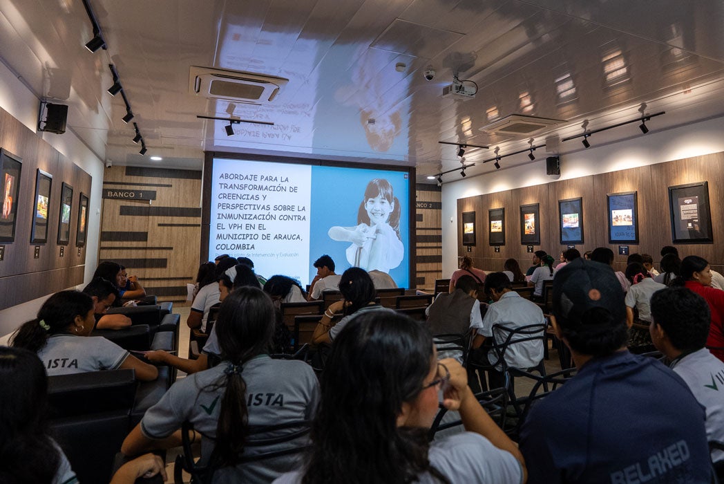 Personal Participante en taller VPH en exposicion