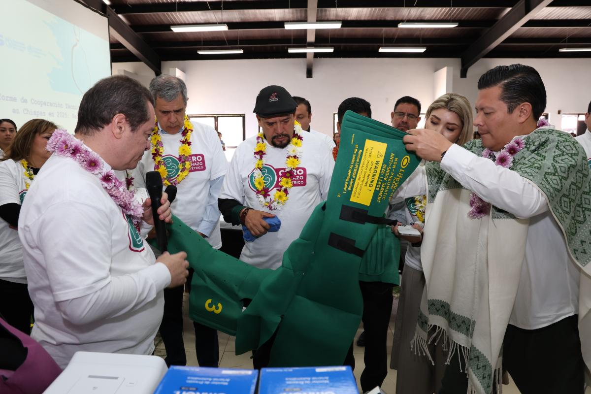 Donación de trajes antishock