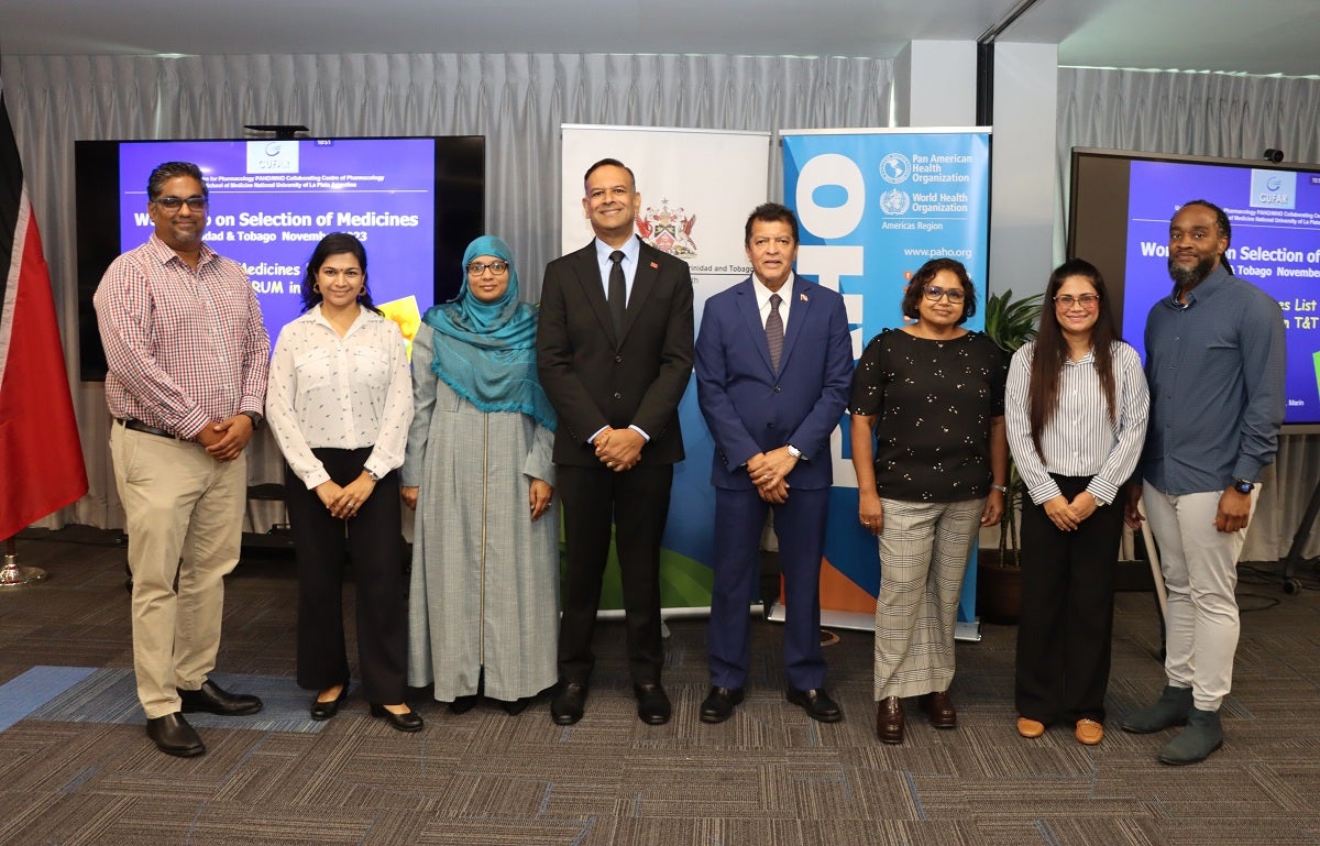 The Honourable Dr. Lackram Bodoe, Minister of Health (Centre) and the Honourable Dr. Rishad Seecheran, Minister in the Ministry of Health, (Centre L ) with participants from the Eastern Regional Health Authority